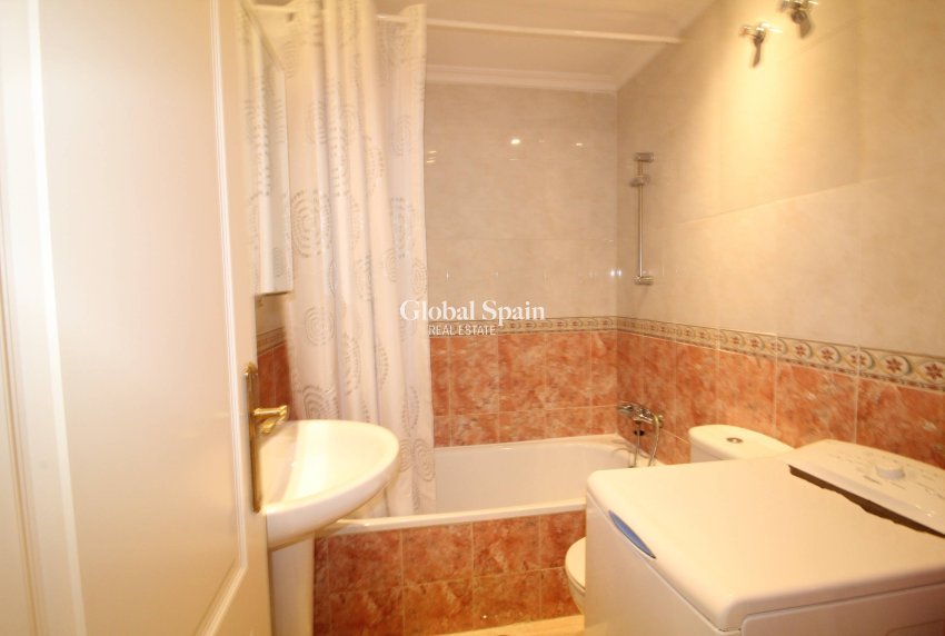 Wederverkoop - APPARTEMENT -
TORREVIEJA - Center