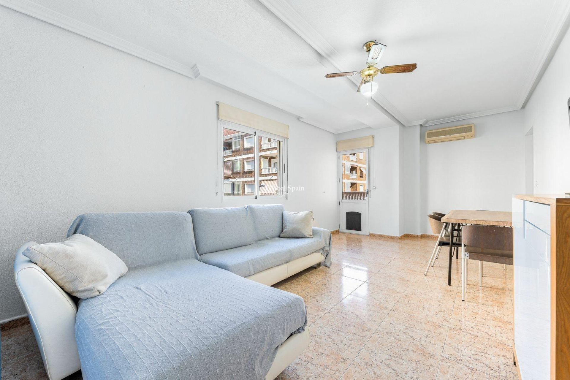 Wederverkoop - APPARTEMENT -
TORREVIEJA - Center