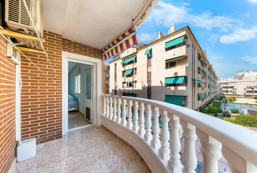 Wederverkoop - APPARTEMENT -
TORREVIEJA - Center