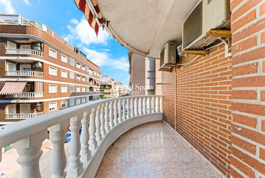 Wederverkoop - APPARTEMENT -
TORREVIEJA - Center
