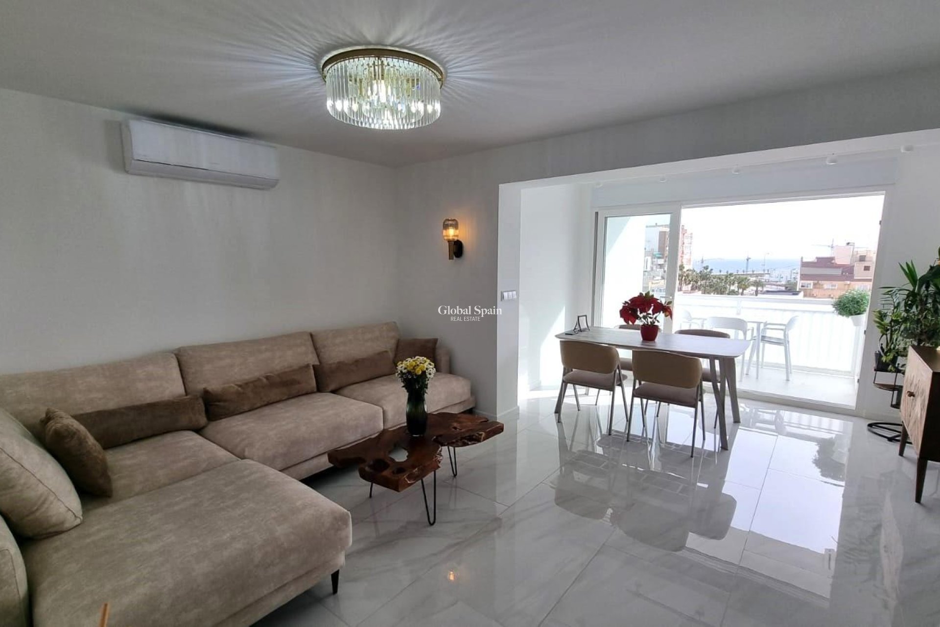 Wederverkoop - APPARTEMENT -
TORREVIEJA - Center