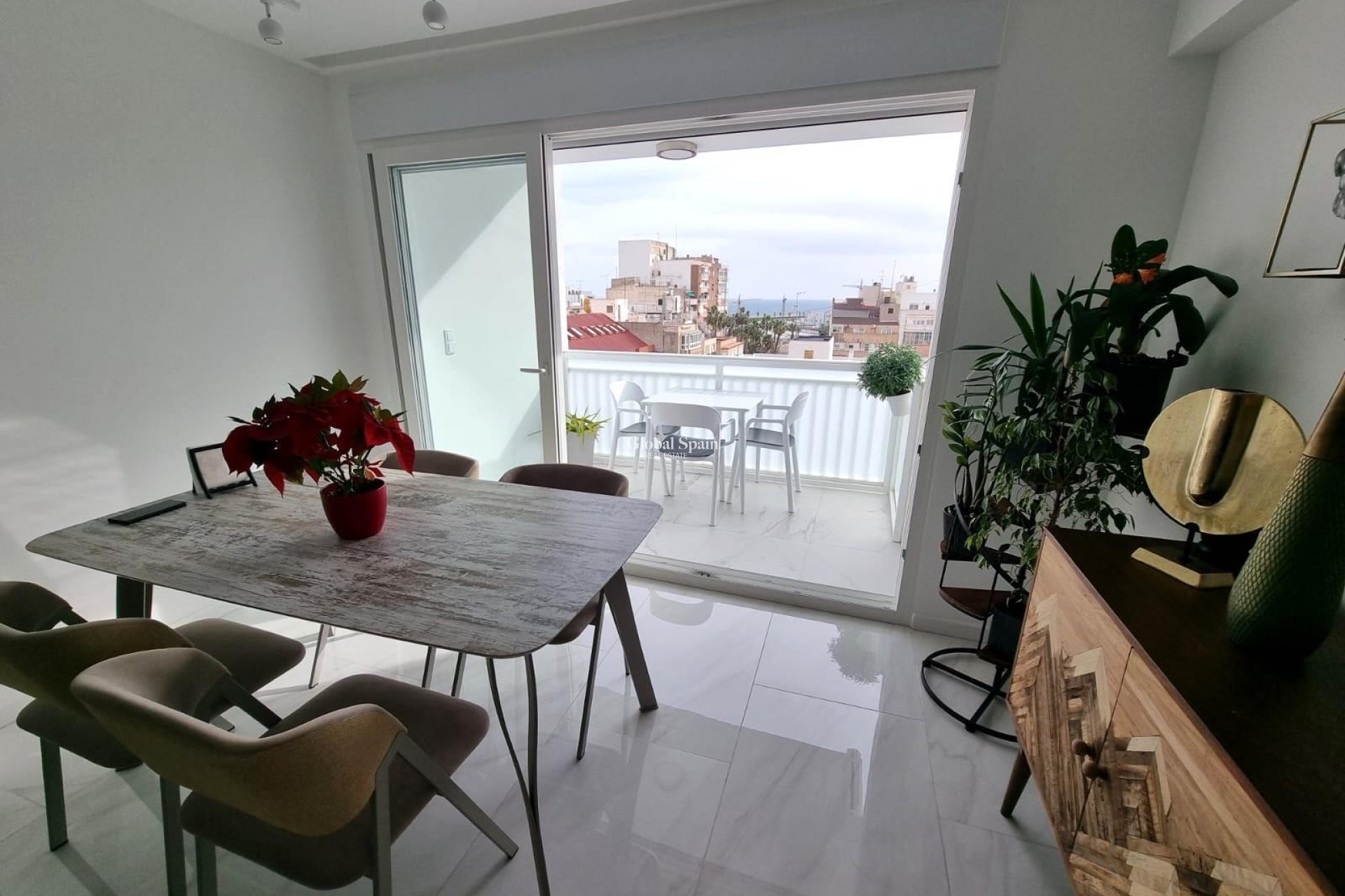 Wederverkoop - APPARTEMENT -
TORREVIEJA - Center