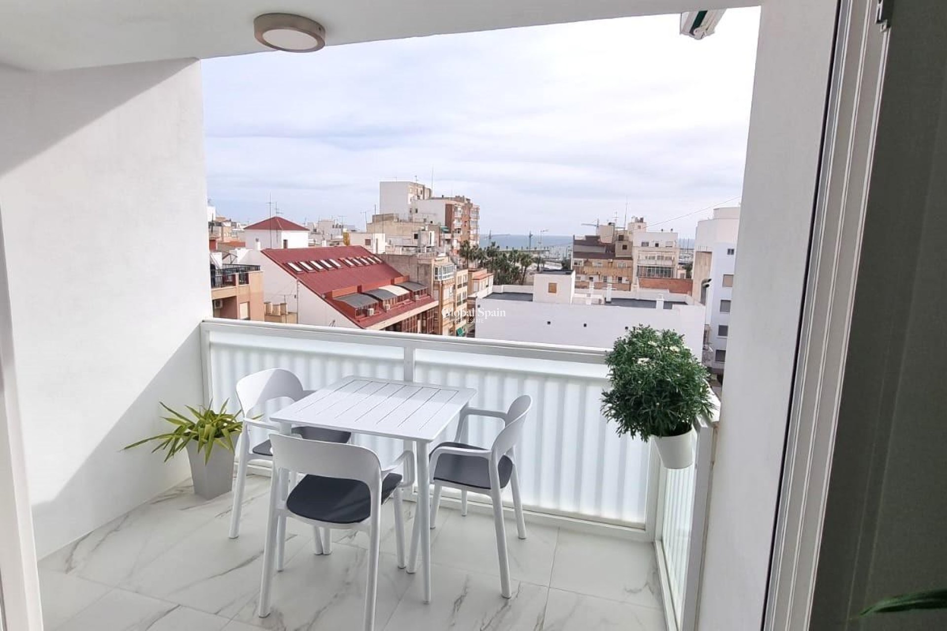Wederverkoop - APPARTEMENT -
TORREVIEJA - Center
