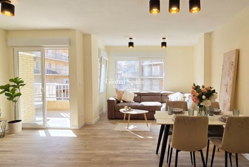 Wederverkoop - APPARTEMENT -
TORREVIEJA - Center
