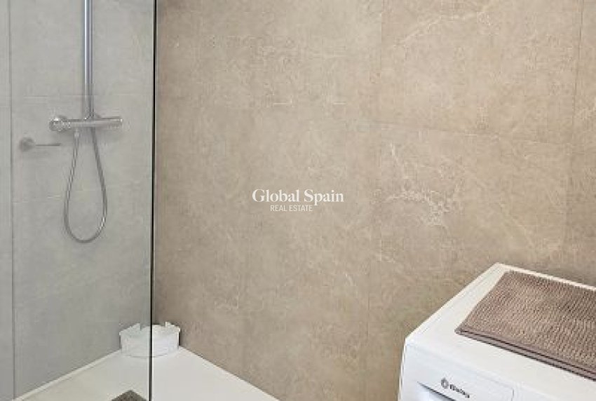 Wederverkoop - APPARTEMENT -
TORREVIEJA - Center