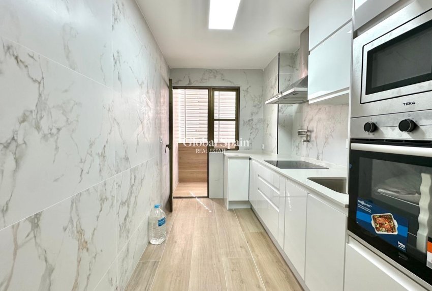 Wederverkoop - APPARTEMENT -
TORREVIEJA - Center