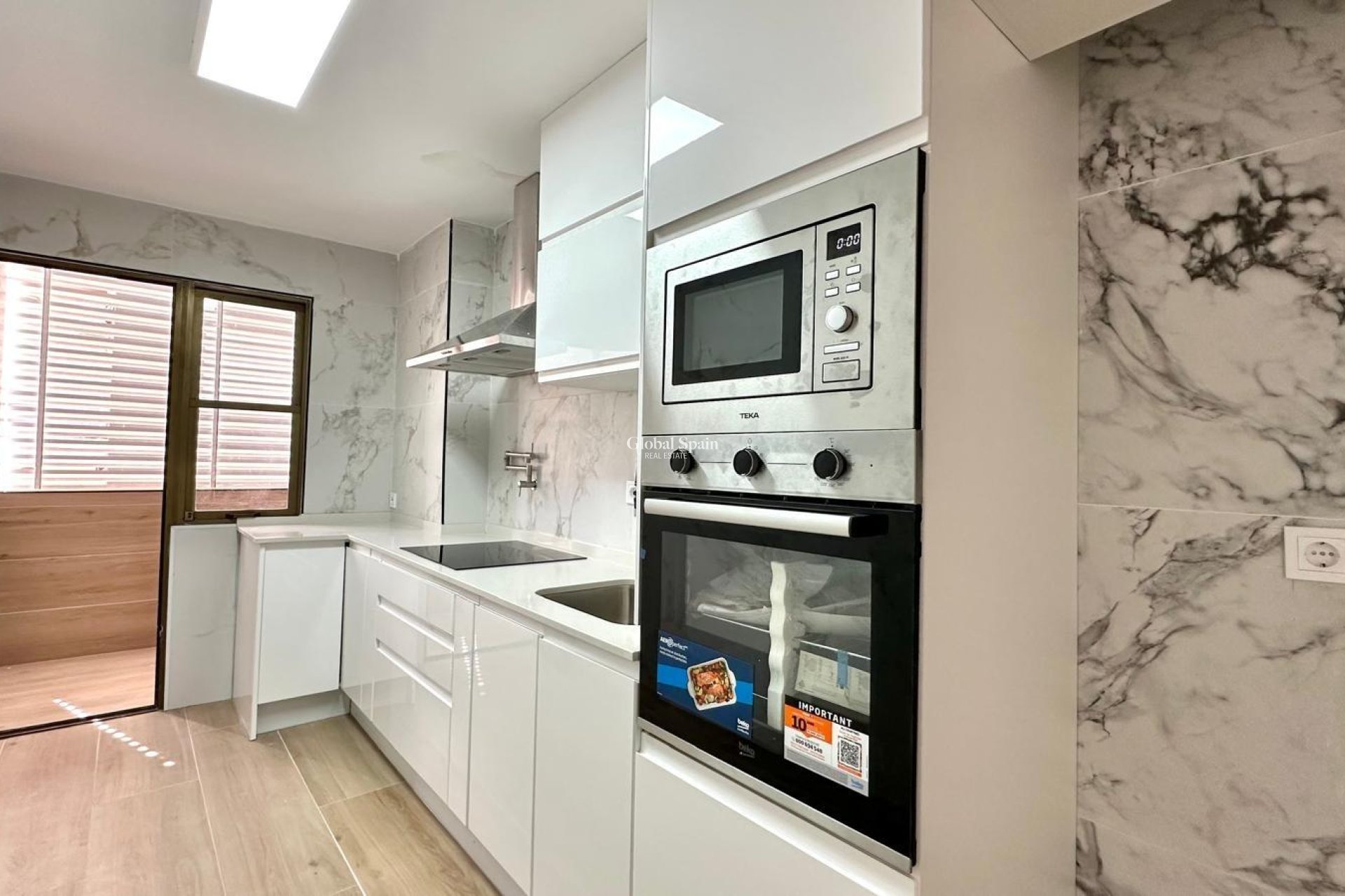 Wederverkoop - APPARTEMENT -
TORREVIEJA - Center