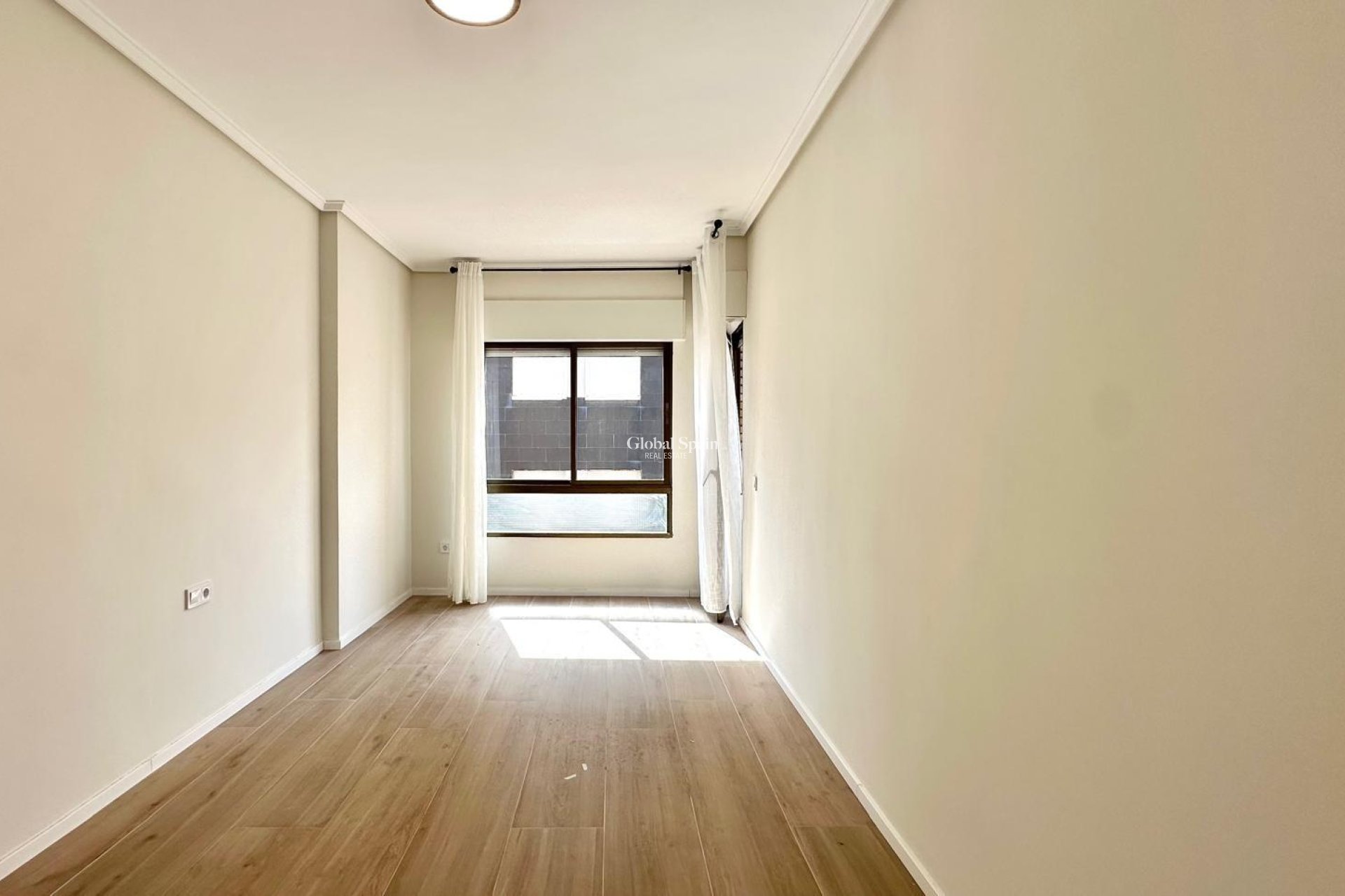 Wederverkoop - APPARTEMENT -
TORREVIEJA - Center