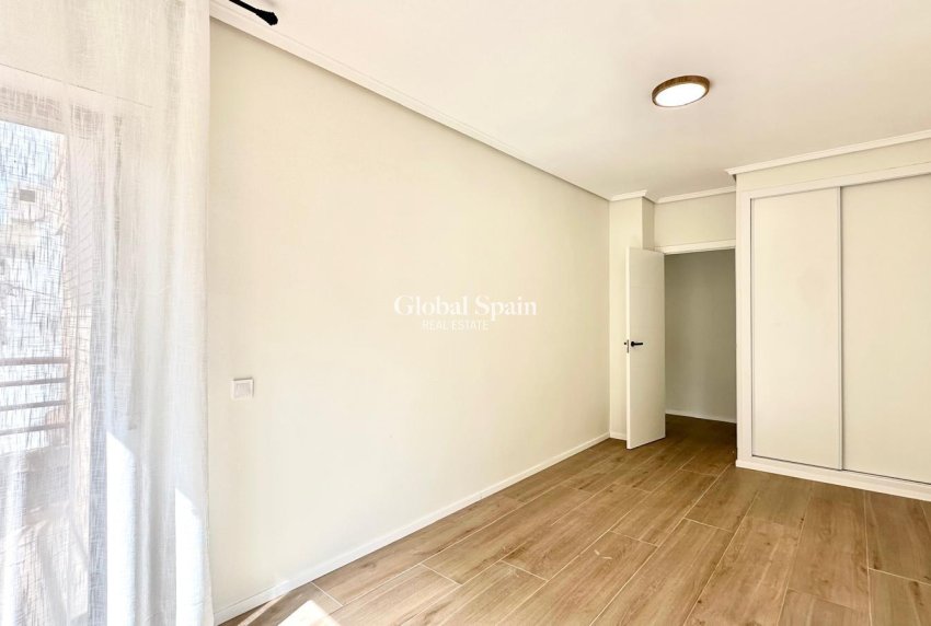 Wederverkoop - APPARTEMENT -
TORREVIEJA - Center