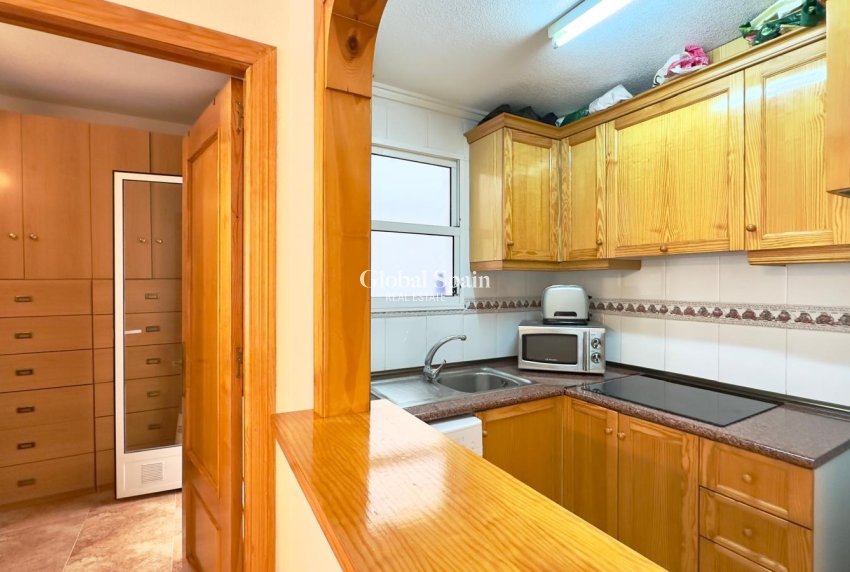 Wederverkoop - APPARTEMENT -
TORREVIEJA - Center