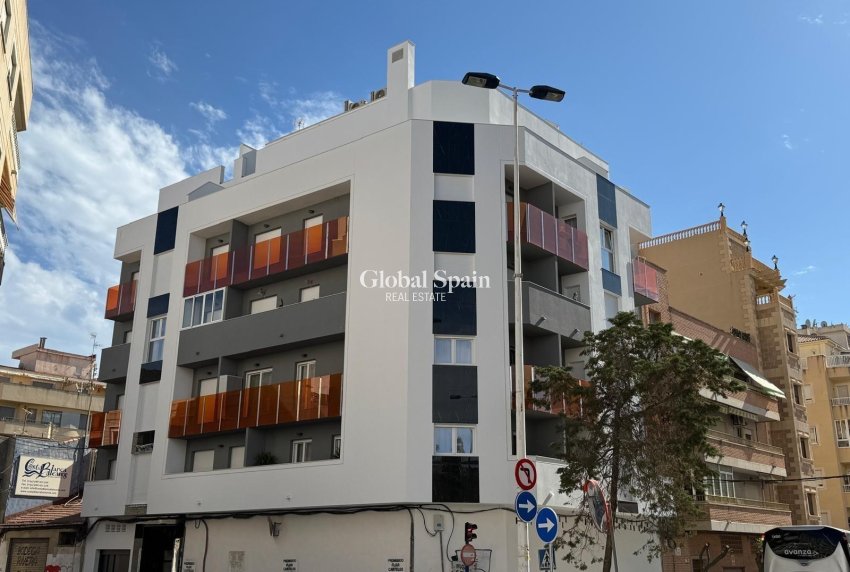 Wederverkoop - APPARTEMENT -
TORREVIEJA - Center