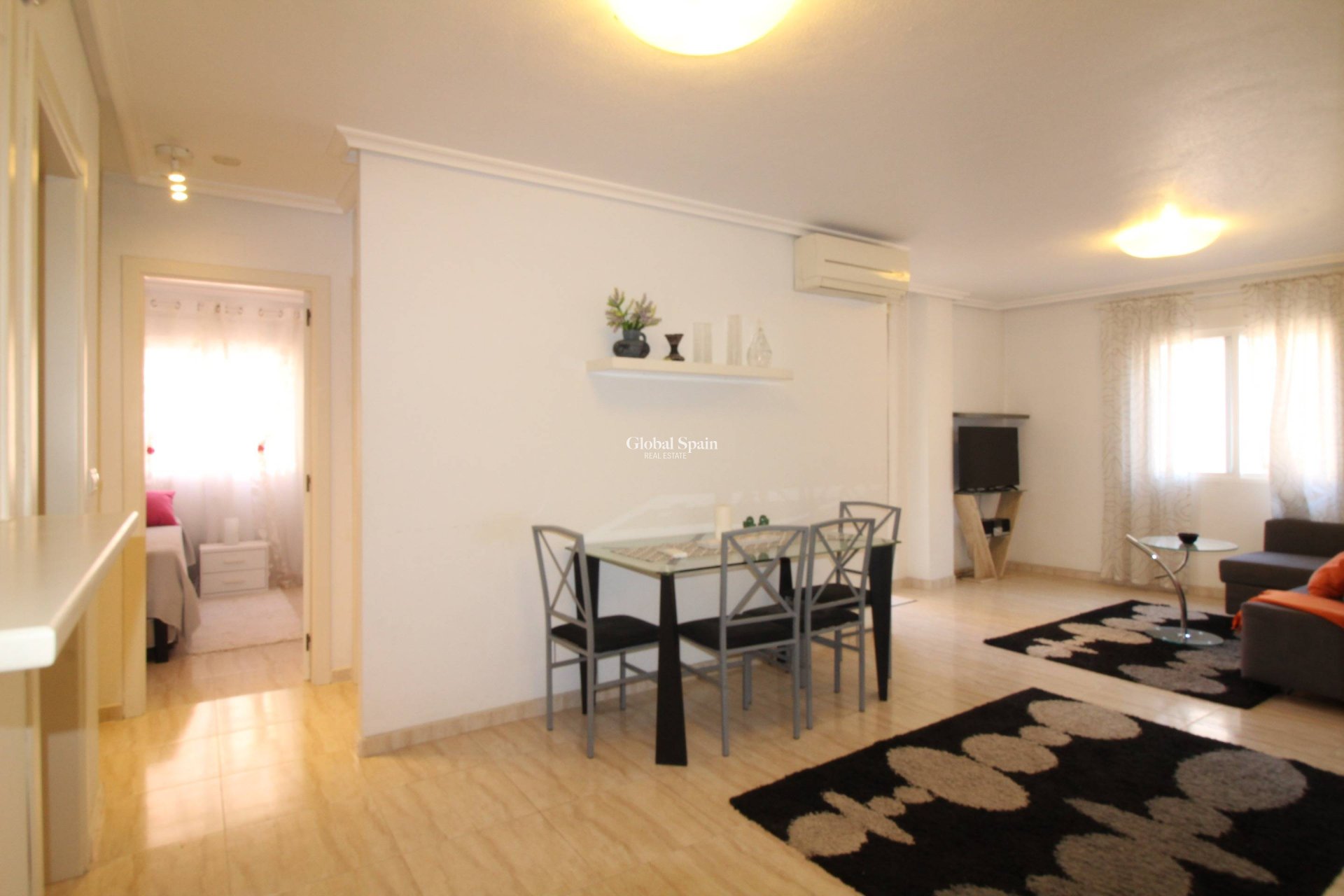 Wederverkoop - APPARTEMENT -
TORREVIEJA - Center