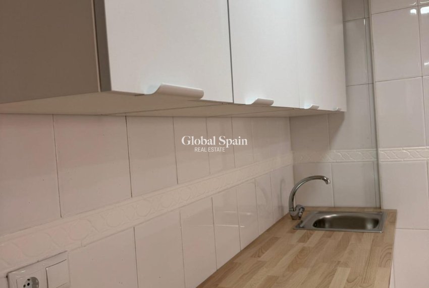 Wederverkoop - APPARTEMENT -
TORREVIEJA - Center