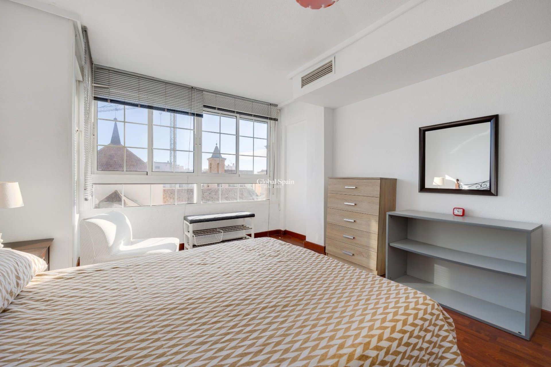 Wederverkoop - APPARTEMENT -
TORREVIEJA - Center