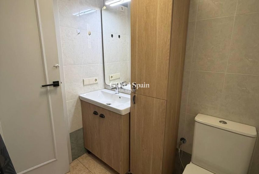 Wederverkoop - APPARTEMENT -
TORREVIEJA - Center