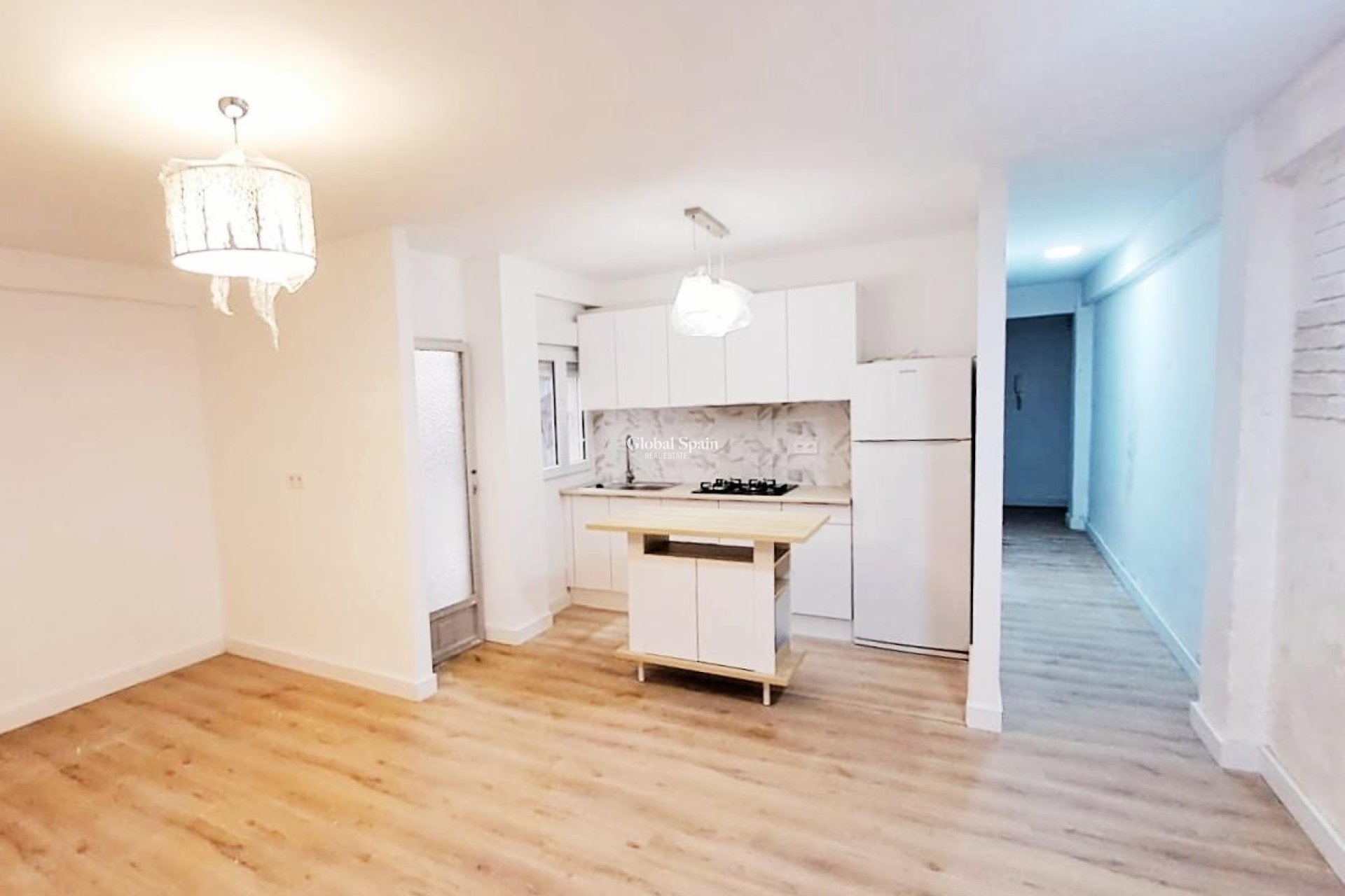 Wederverkoop - APPARTEMENT -
TORREVIEJA - Center