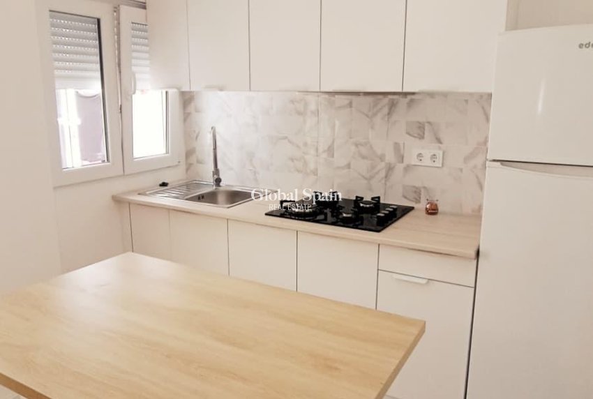Wederverkoop - APPARTEMENT -
TORREVIEJA - Center