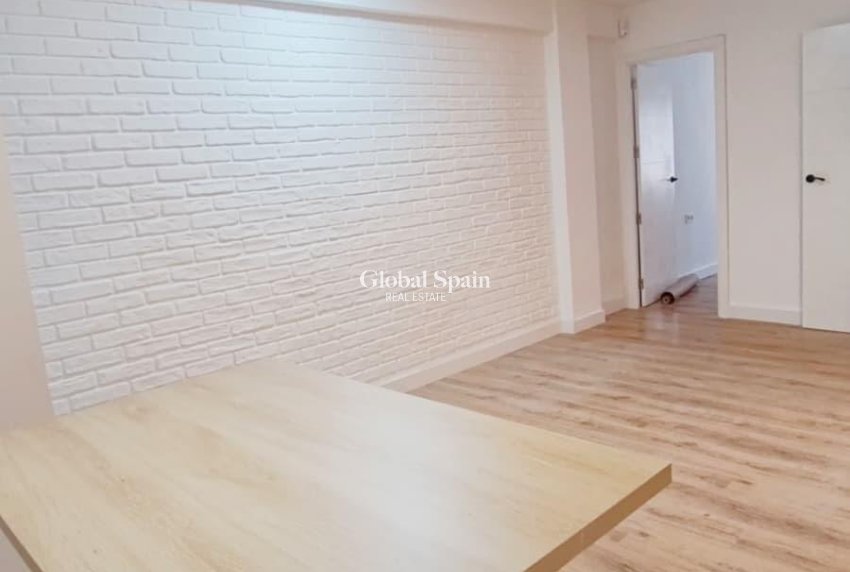 Wederverkoop - APPARTEMENT -
TORREVIEJA - Center