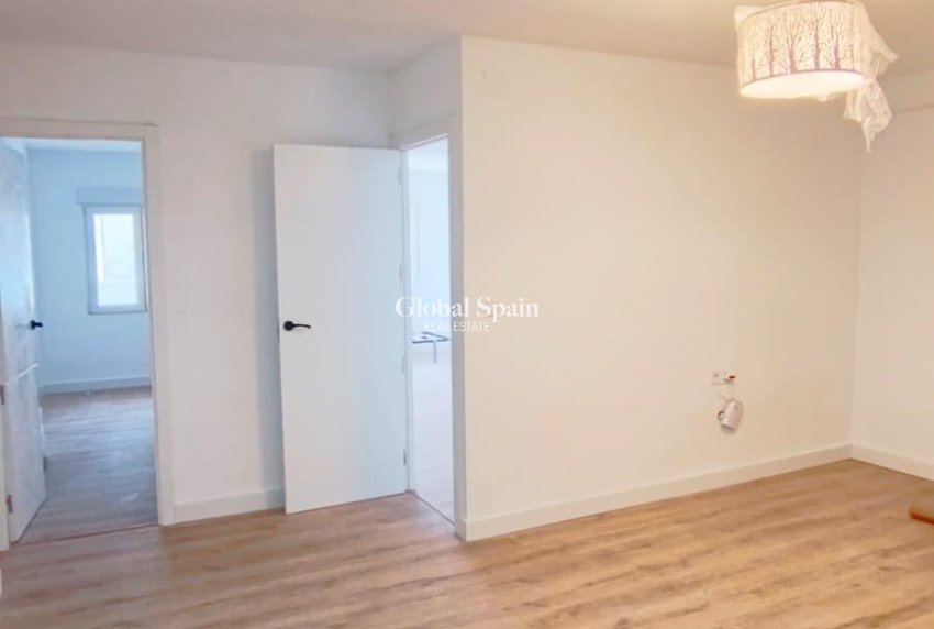 Wederverkoop - APPARTEMENT -
TORREVIEJA - Center