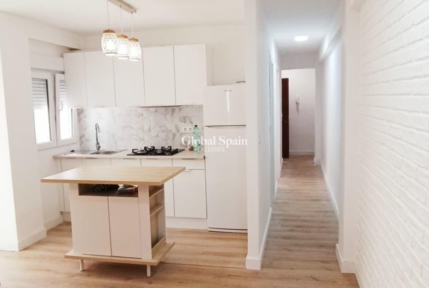 Wederverkoop - APPARTEMENT -
TORREVIEJA - Center