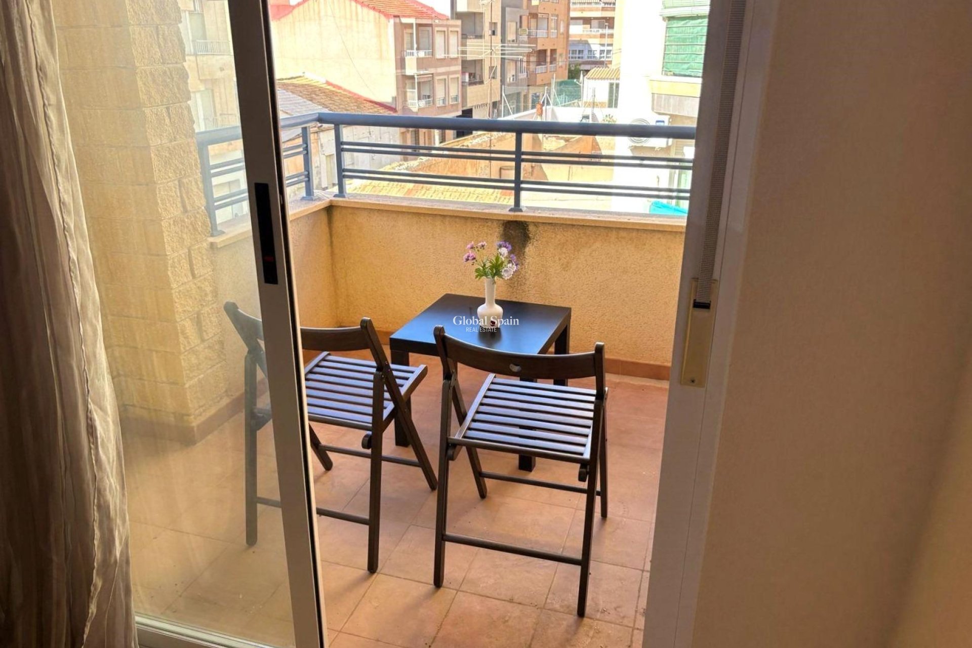 Wederverkoop - APPARTEMENT -
TORREVIEJA - Center
