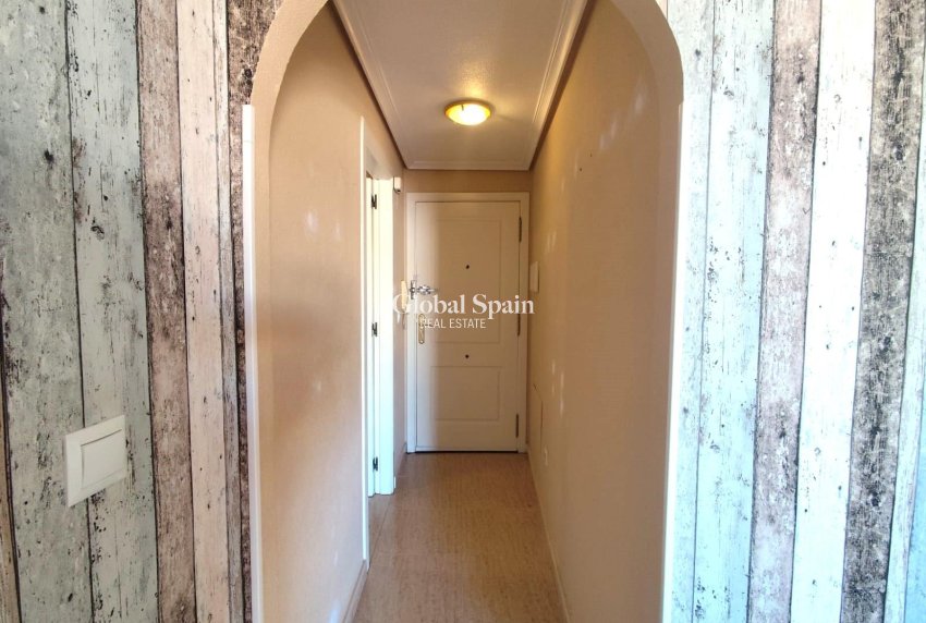Wederverkoop - APPARTEMENT -
TORREVIEJA - Center