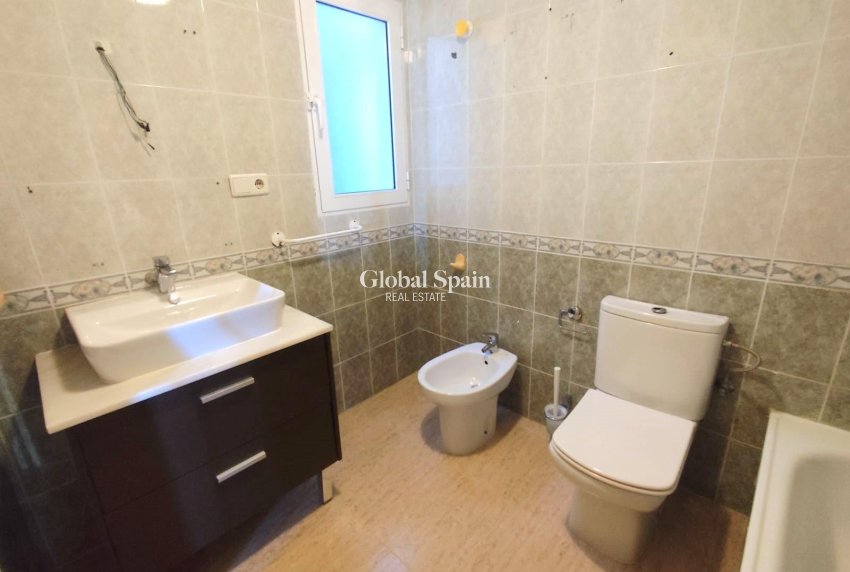 Wederverkoop - APPARTEMENT -
TORREVIEJA - Center