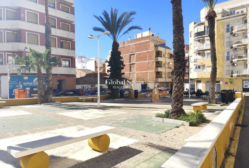 Wederverkoop - APPARTEMENT -
TORREVIEJA - Center