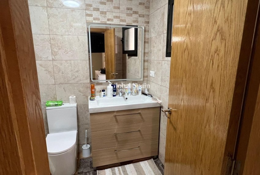 Wederverkoop - APPARTEMENT -
TORREVIEJA - Center