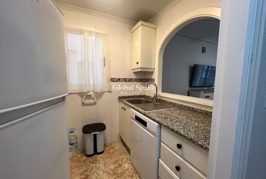 Wederverkoop - APPARTEMENT -
TORREVIEJA - Center