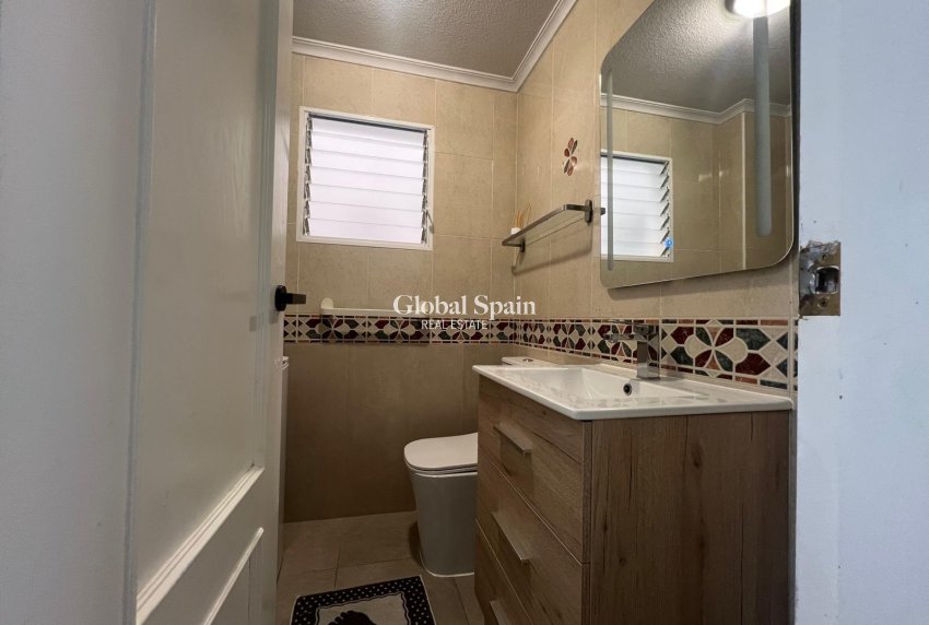 Wederverkoop - APPARTEMENT -
TORREVIEJA - Center