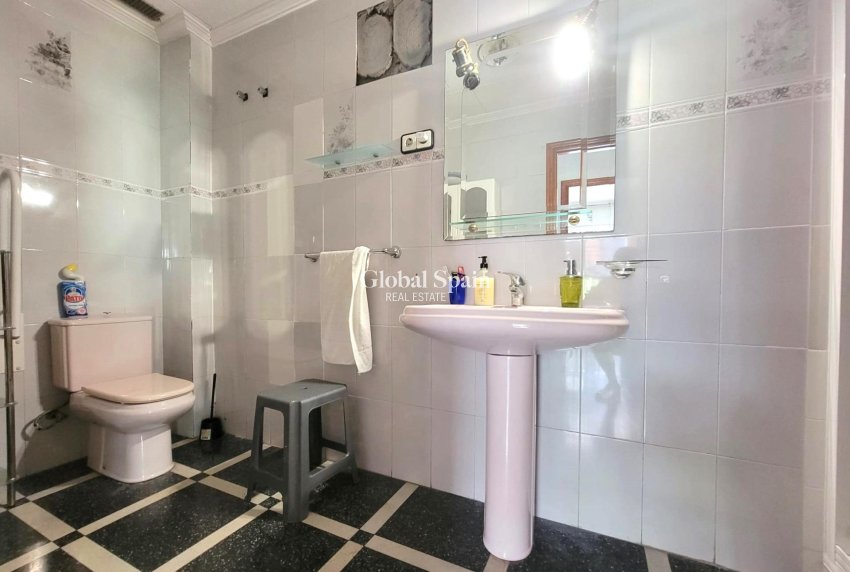 Wederverkoop - APPARTEMENT -
TORREVIEJA - Center