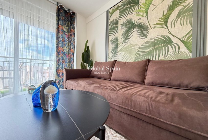 Wederverkoop - APPARTEMENT -
TORREVIEJA - Center