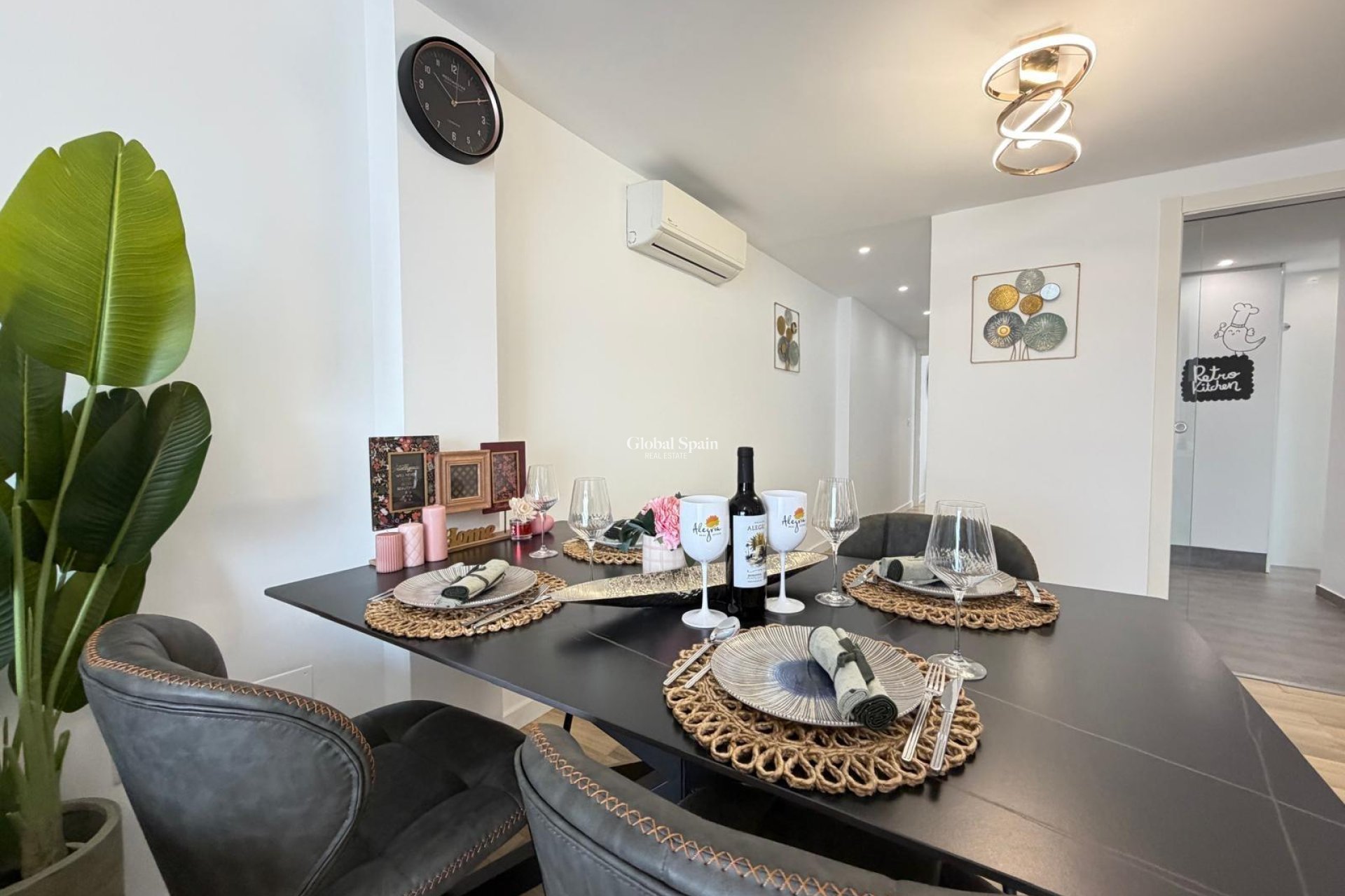 Wederverkoop - APPARTEMENT -
TORREVIEJA - Center