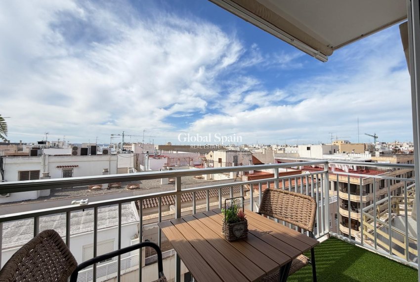 Wederverkoop - APPARTEMENT -
TORREVIEJA - Center