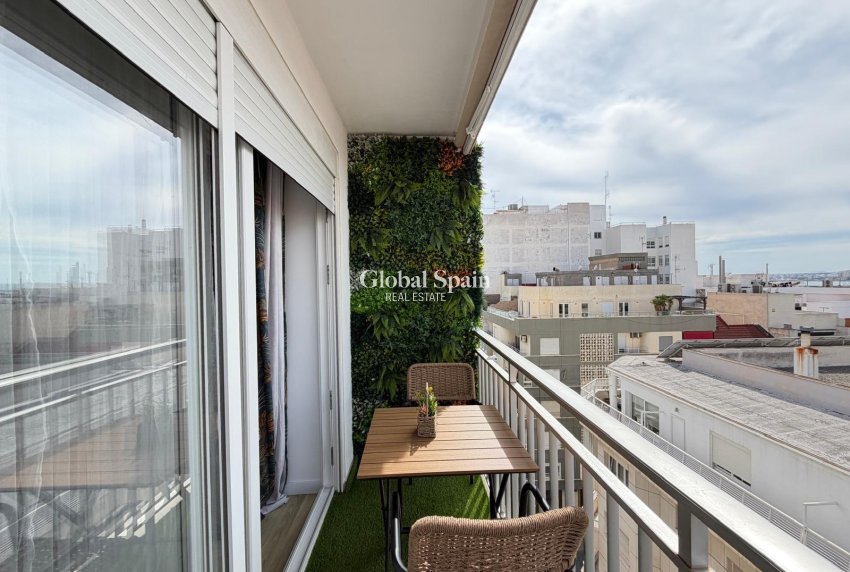 Wederverkoop - APPARTEMENT -
TORREVIEJA - Center