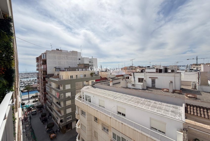 Wederverkoop - APPARTEMENT -
TORREVIEJA - Center