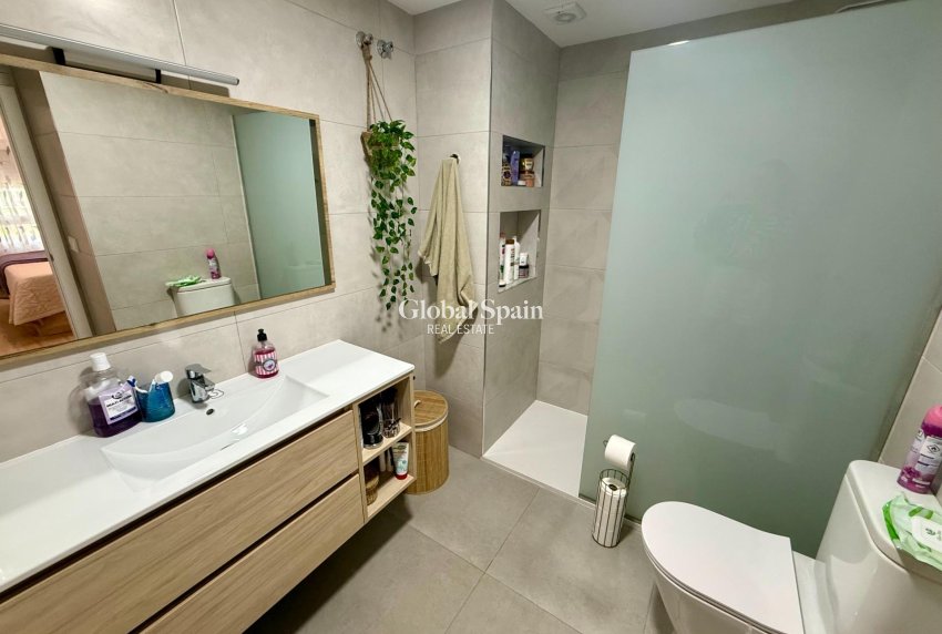 Wederverkoop - APPARTEMENT -
TORREVIEJA - Center