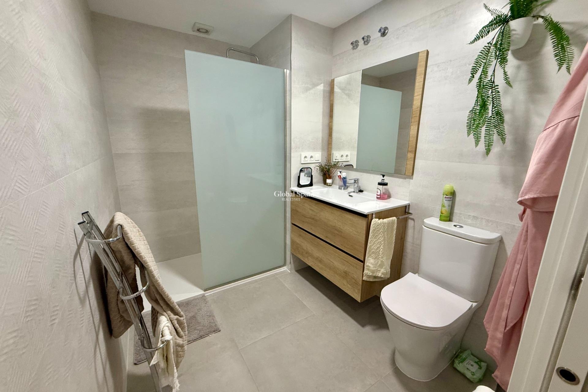 Wederverkoop - APPARTEMENT -
TORREVIEJA - Center