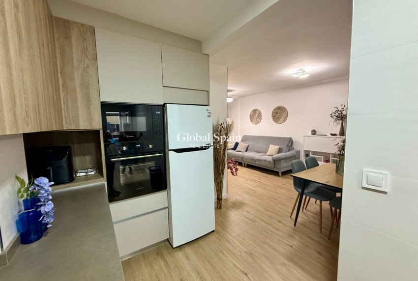 Wederverkoop - APPARTEMENT -
TORREVIEJA - Center