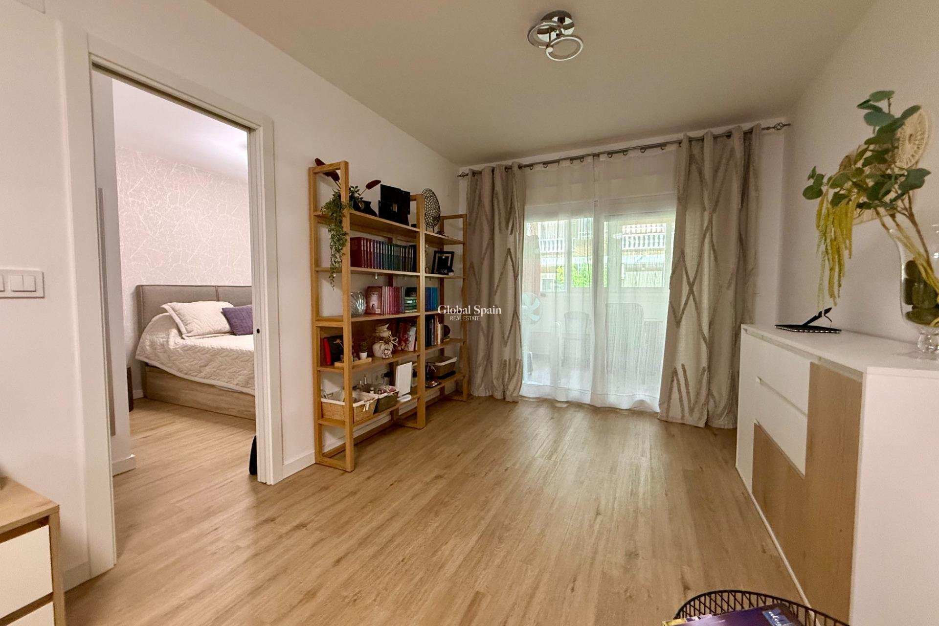 Wederverkoop - APPARTEMENT -
TORREVIEJA - Center