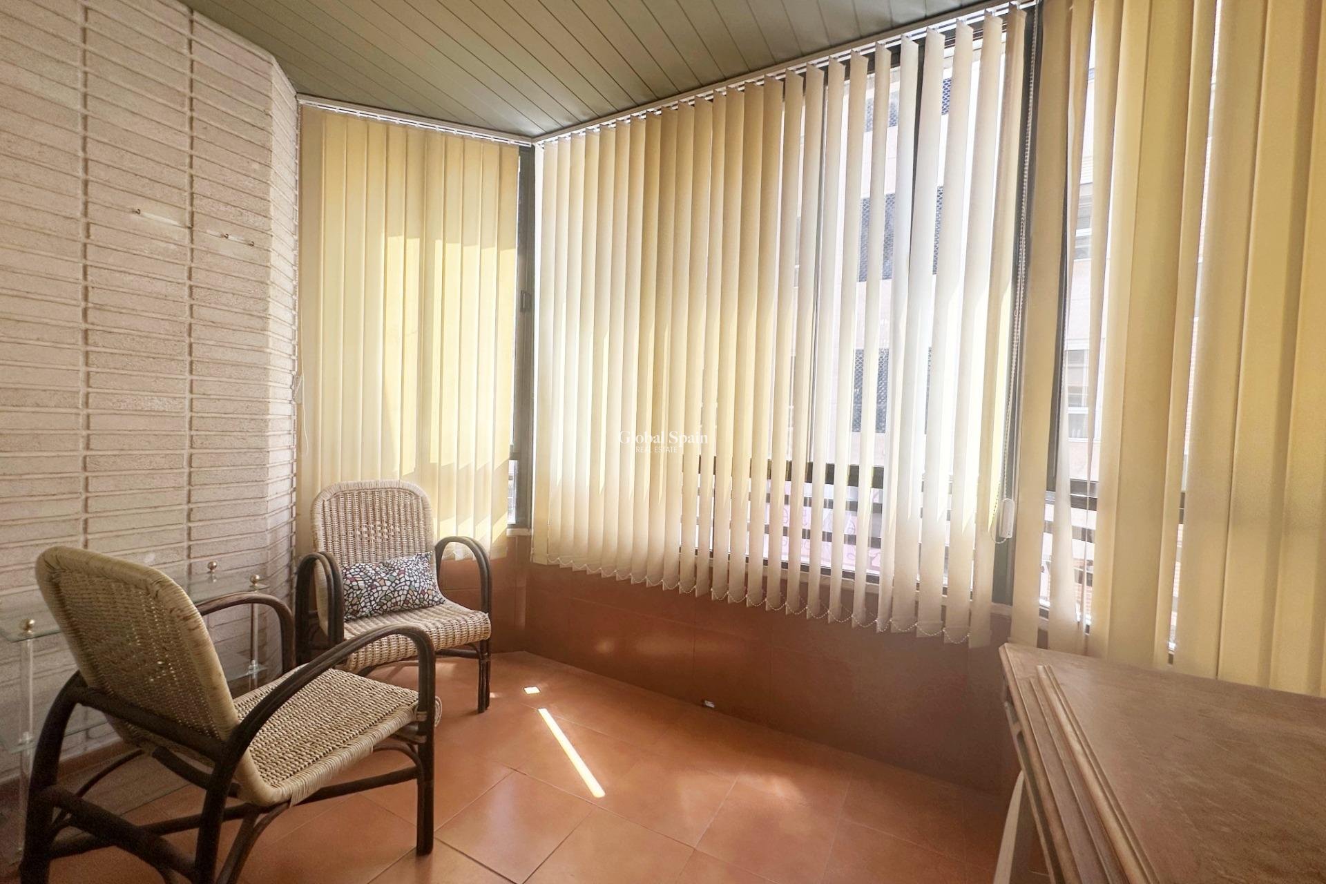 Wederverkoop - APPARTEMENT -
TORREVIEJA - Center