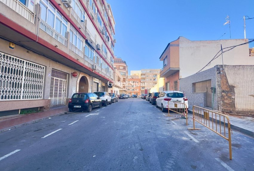 Wederverkoop - APPARTEMENT -
TORREVIEJA - Center