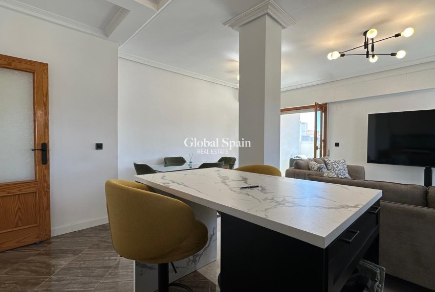 Wederverkoop - APPARTEMENT -
TORREVIEJA - Center