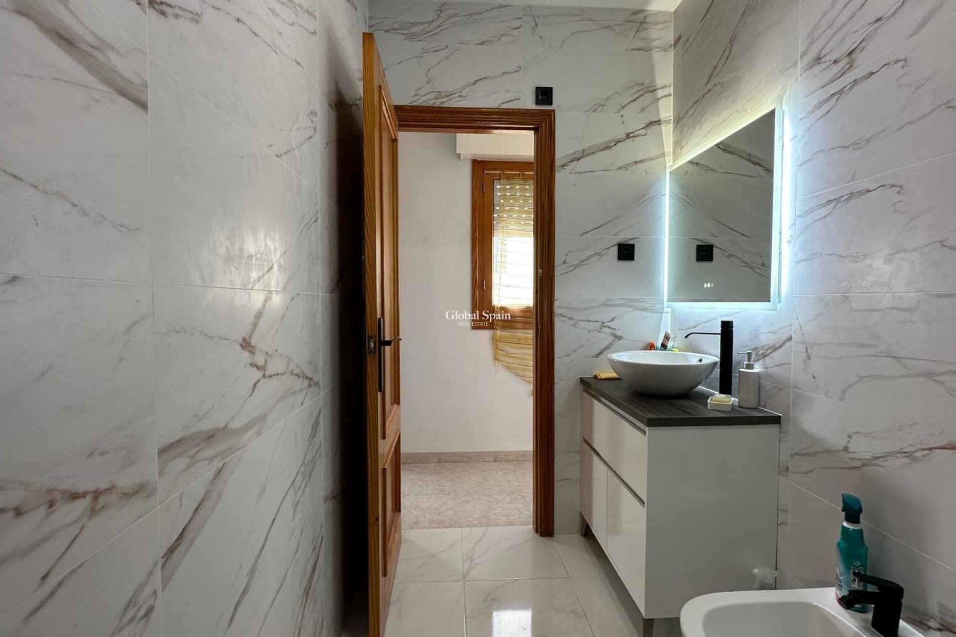 Wederverkoop - APPARTEMENT -
TORREVIEJA - Center
