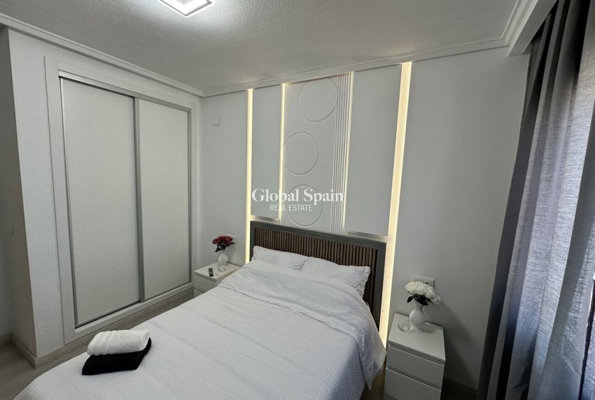 Wederverkoop - APPARTEMENT -
TORREVIEJA - Center