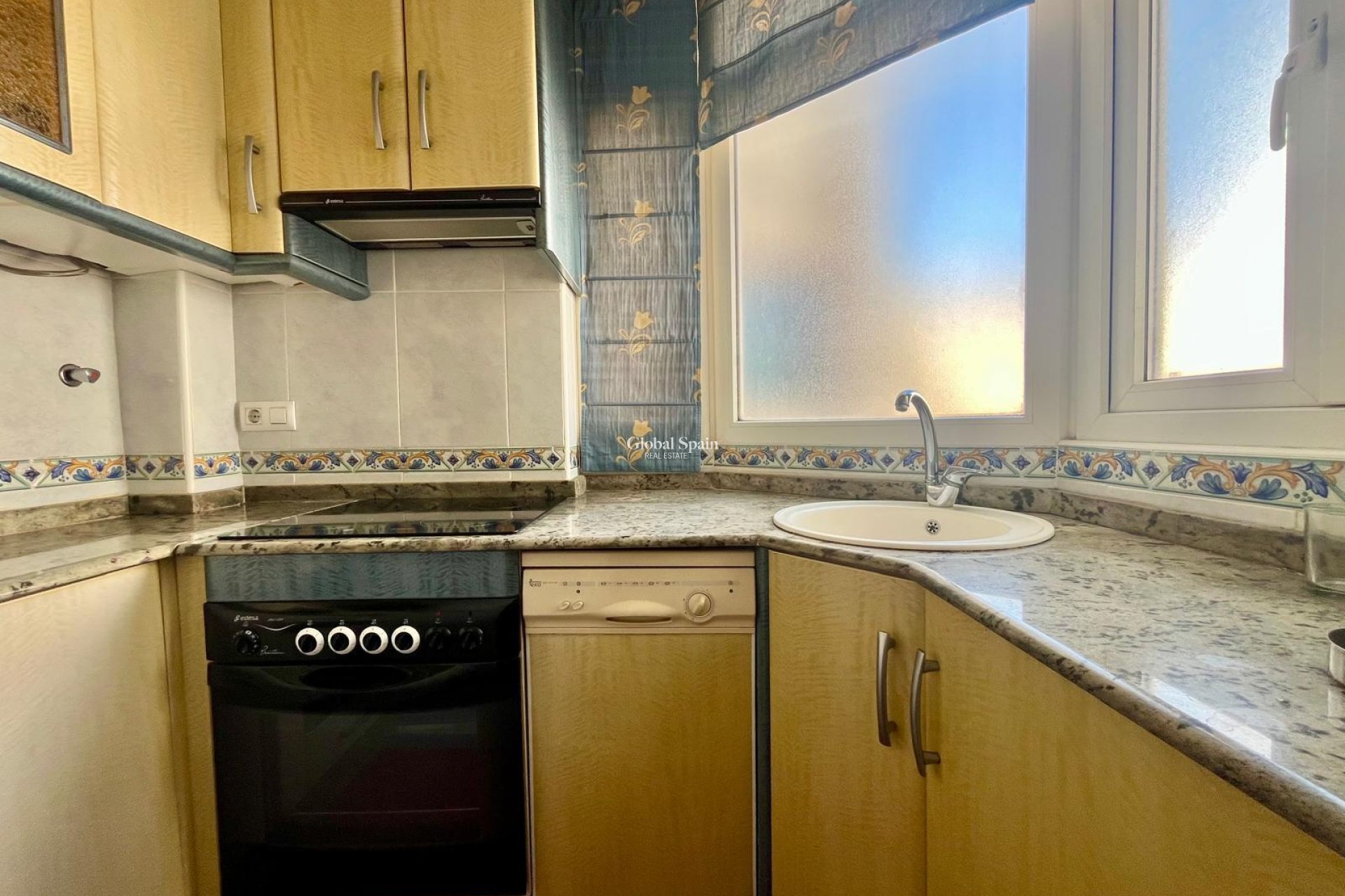 Wederverkoop - APPARTEMENT -
TORREVIEJA - Center