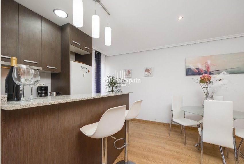 Wederverkoop - APPARTEMENT -
TORREVIEJA - Center