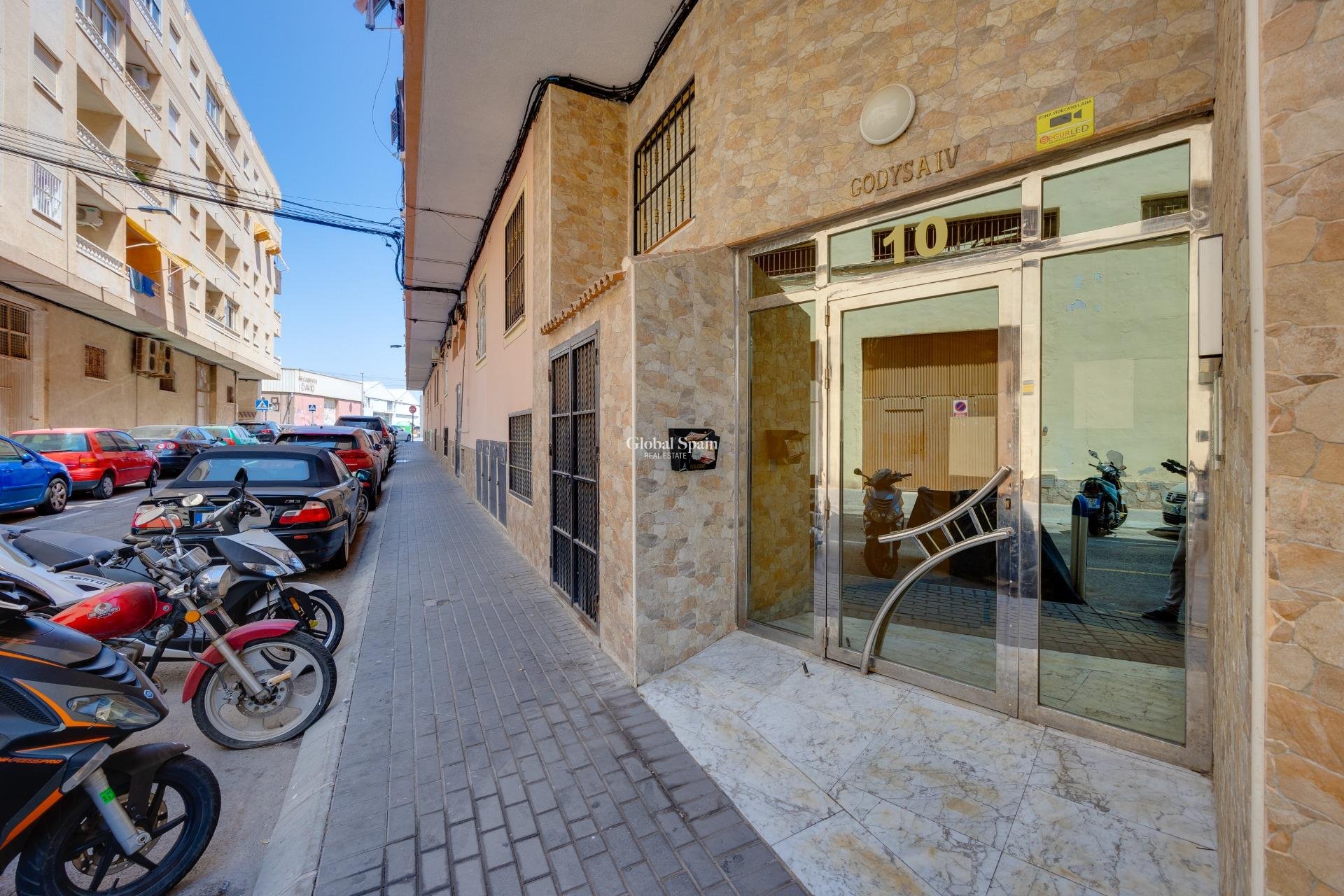 Wederverkoop - APPARTEMENT -
TORREVIEJA - Center