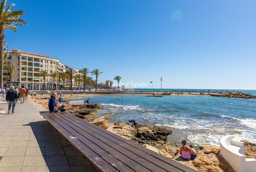 Wederverkoop - APPARTEMENT -
TORREVIEJA - Center